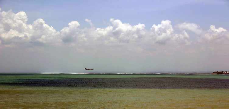 飛機(jī)到達(dá)