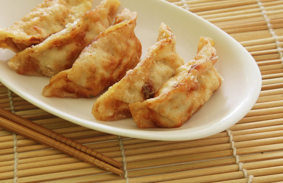 炸餃子
