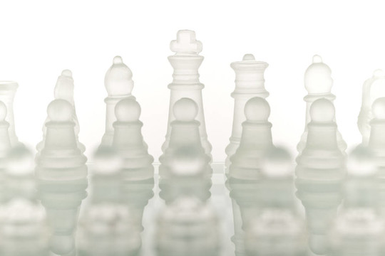 玻璃象棋在玻璃臺面