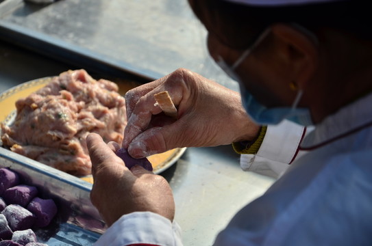 包餃子 包芋餃