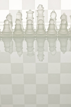 玻璃象棋在玻璃臺(tái)面