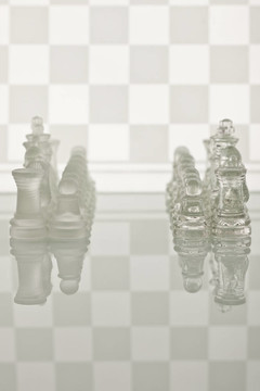 玻璃象棋在玻璃臺(tái)面