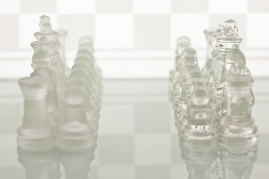 玻璃象棋在玻璃臺(tái)面
