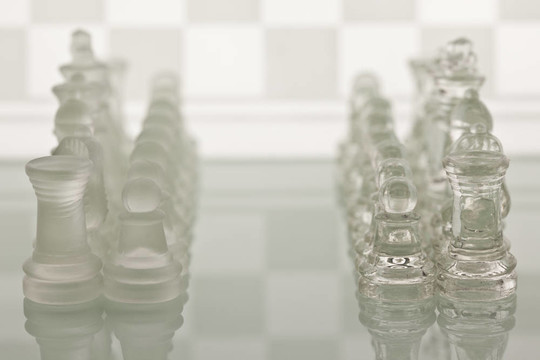 玻璃象棋在玻璃臺(tái)面