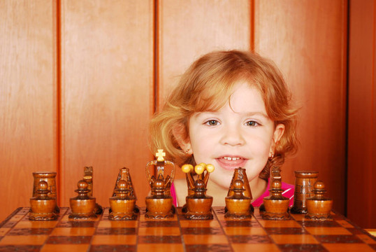 小女孩和象棋