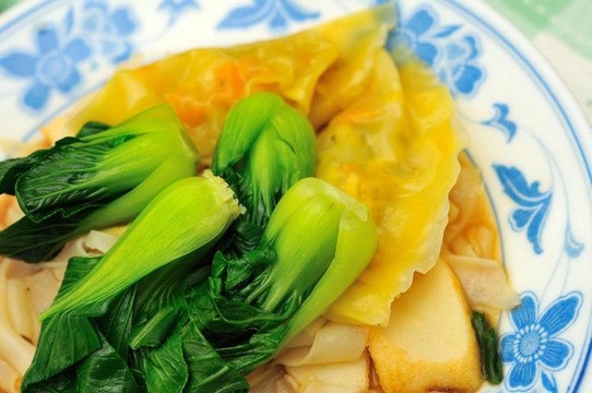 多葉蔬菜蒸餃子