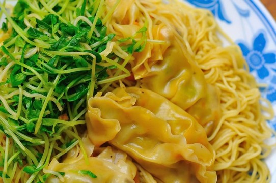 肉餃子面條
