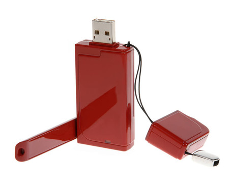 紅色現(xiàn)代與USB電纜