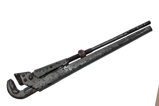 鱷魚(yú)扳手使用