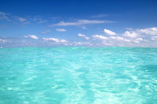 藍(lán)色加勒比海水波地平線