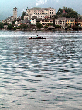 圣朱利奧島；Orta lake