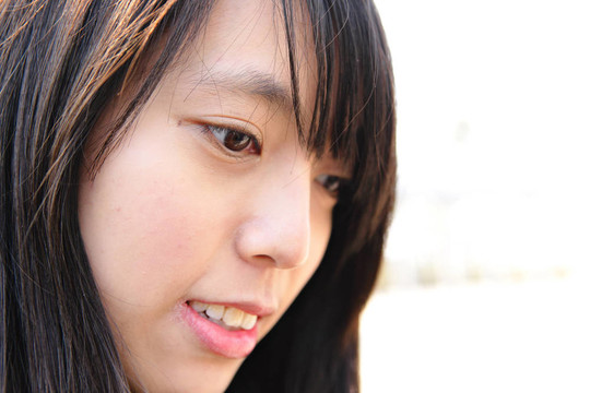 亞洲年輕女性的面孔