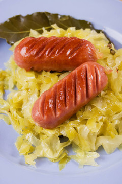 炸香腸和酸菜；德國(guó)的傳統(tǒng)食品