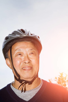 高級亞洲男子自行車頭盔