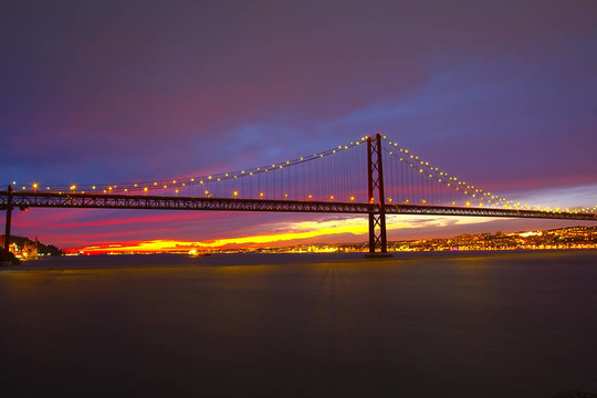 25－德阿夫里爾橋在Lisbon