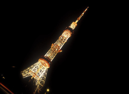 夜間電視塔。