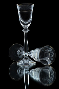 兩空wineglases組成
