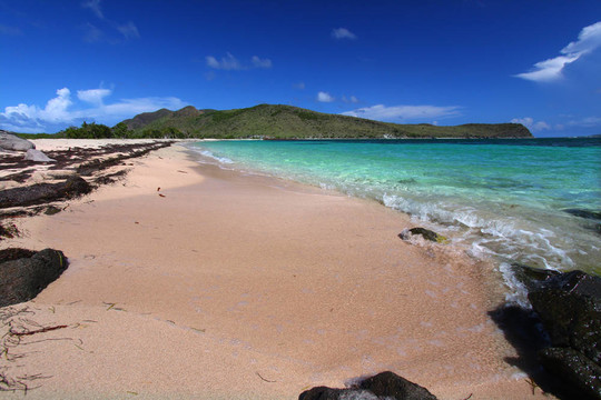 幽靜的海灘上的Saint Kitts
