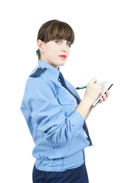 在她的記事本上穿著制服的女人