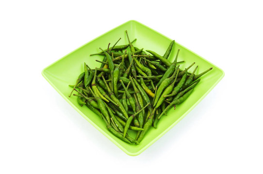 白色背景辣椒