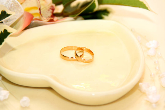 黃金結(jié)婚戒指