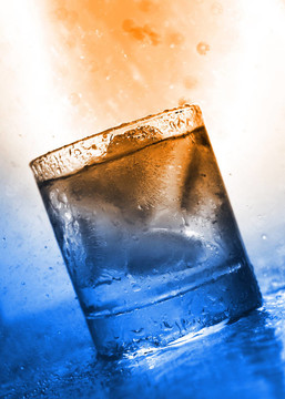水玻璃。