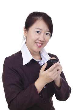 亞洲女商人發(fā)短信用手寫筆的智能手機。