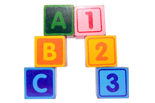 ABC 123在玩具播放塊字母與剪輯路徑