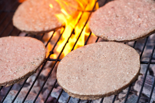 在一個(gè)燒烤大beefburgers