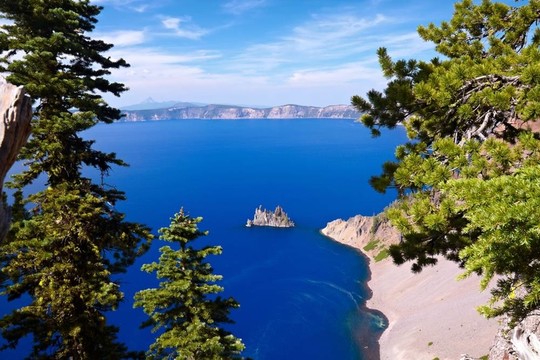 幽靈船；火山口湖