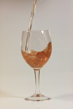 coktail杯水果酒和冰
