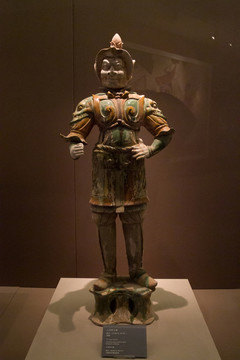 三彩武士俑