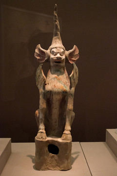 三彩鎮(zhèn)墓獸