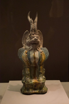 三彩鎮(zhèn)墓獸