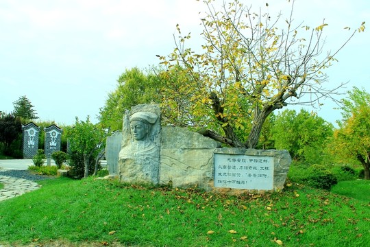 少數(shù)民族人物雕像