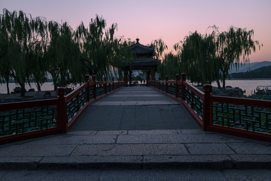 知春亭
