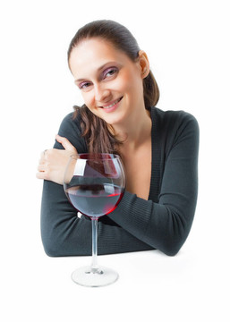 美麗的年輕女子與一杯葡萄酒