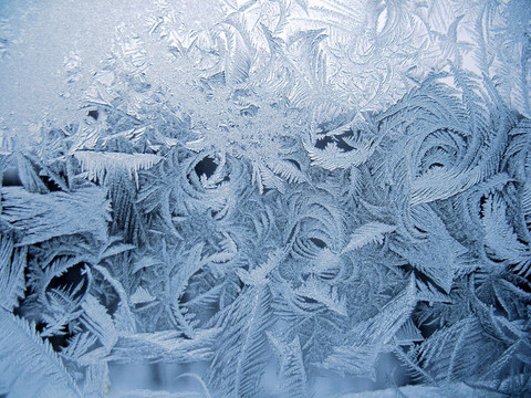 冬季窗上的雪紋
