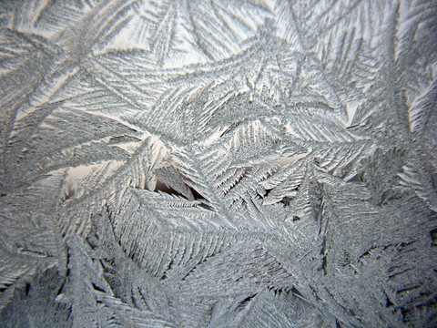 冬季窗上的雪紋