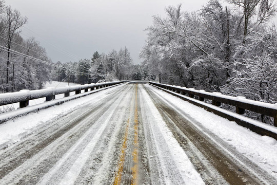 冬季雪景橋