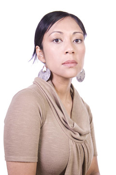 接近一個(gè)美麗的亞洲女孩