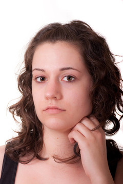 Young Brunette與Hand Under Chin