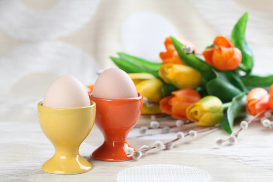 橙色的雞蛋黃eggcups