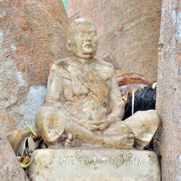 古代佛像；