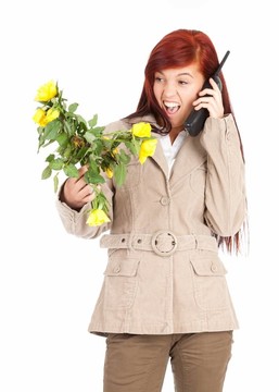 憤怒呼喚年輕女子花