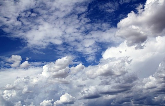 藍(lán)天白云天空戲劇性的形狀