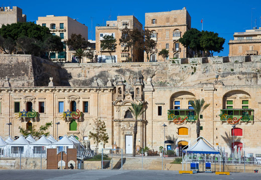 鑒于Valletta；馬耳他