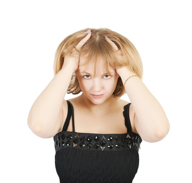 優(yōu)雅的女人在黑色的衣服擺在工作室對白色