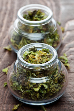 在一個(gè)玻璃綠辣椒片