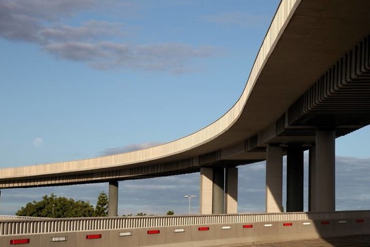 高架現(xiàn)代道路系統(tǒng)